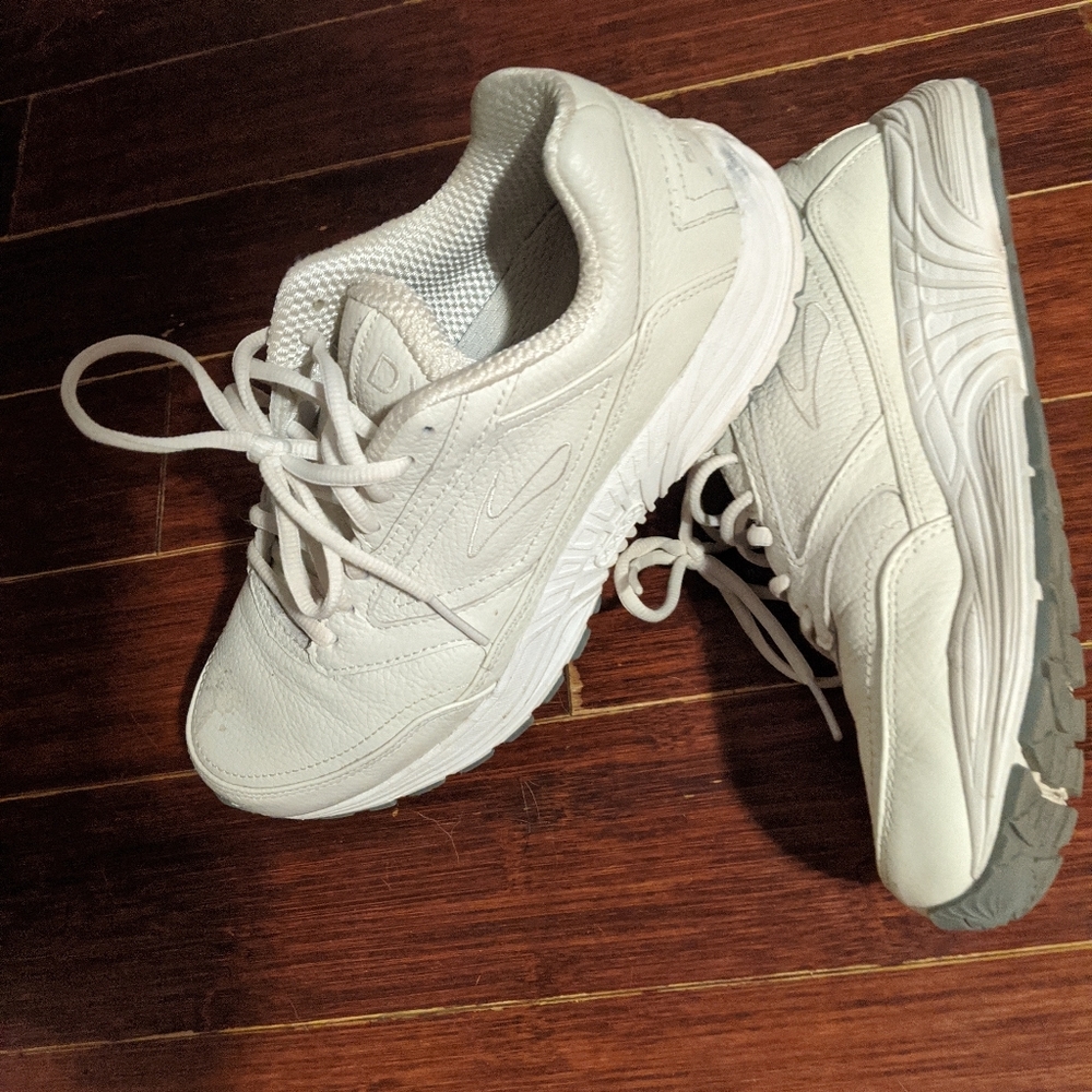 Brooks all white tennis shoes